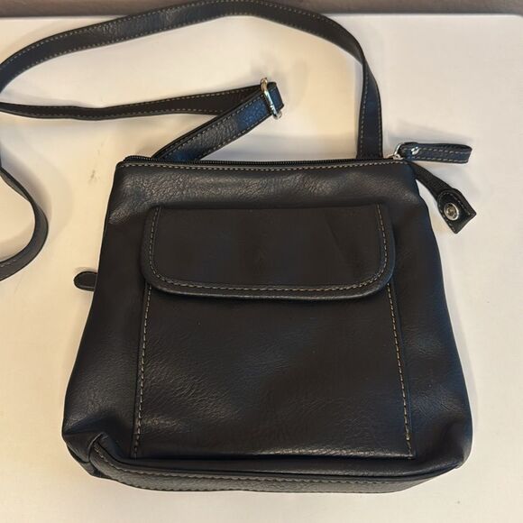 Relic Black Crossbody Purse Black Adjustable Strap Pockets Infront Back & Inside - Picture 4 of 8